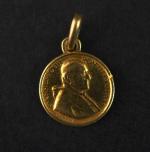 Petite médaille ronde en or jaune, figurant le pape Jean...
