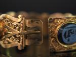 Bracelet manchette XIXème en or jaune, à décor ajouré de...