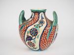 Vase à anses en faience première moitié du XXème, décor...