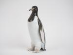 Veilleuse Art Déco en porcelaine polychrome en forme de pingouin.
H....