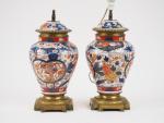 Paire de lampes XIXème en porcelaine polychrome d'Imari, monture en...