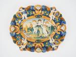 Plat ovale en faience italienne, XIXème à décor de puttii.
Dim....
