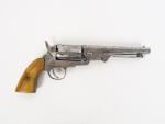 Copie d'époque simplifiée d'un revolver à poudre noire type Colt...