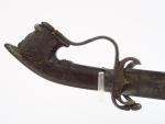 Belle épée nord-africaine, (Maroc?) fusée bois, pommeau dissymétrique à oreille,...