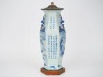 Chine vers 1880. 
Vase de forme hexogonale en porcelaine blanche...