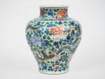 Chine, époque Kangxi
Vase balustre en porcelaine et émaux de la...