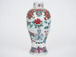 Chine, époque Jiaqinq, XVIII - XIXe siècle, 
Vase de forme...