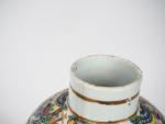 Chine, Canton fin XIXe siècle, 
Paire de vases couverts de...