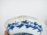Chine, XXème siècle
Paire de coupes sur piédouche en porcelaine blanche...
