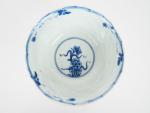 Chine, époque Qing.
Coupe floriforme, en porcelaine blanche, à décor en...