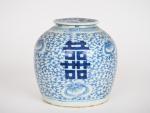 Chine, vers 1900,
Pot à gingembre en porcelaine bleu blanc à...