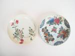 Chine XVIIIème et XIXe siècle, 
Deux coupes en porcelaine et...