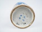 Vase Yenyen en porcelaine à décor en bleu sur fond...
