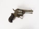 4 Revolver à broche calibre 7mm a carcasse fermée système...