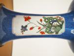 Vase XIXème en porcelaine de Chine à décor dans des...