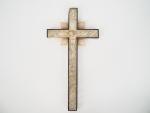 Crucifix en nacre.
Dim. 26 x 13,5 cm