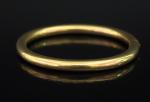 Bracelet jonc de forme ovale en or jaune 750.
Fermoir latéral.
Dim....