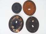 4 différents reliquaires ovales XIXème en paperolle, papier découpé dans...