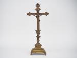Crucifix Louis XIVen bronze.
H. 54,5 cm