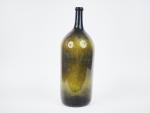 Grande bouteille XIXème en verre fumé soufflé.
H. 47 cm
