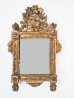 Miroir de style Louis XVI en bois sculpté et doré,...
