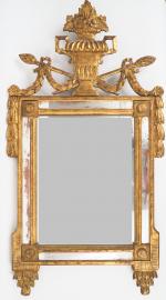 Miroir à parecloses de style Louis XVI en bois sculpté...