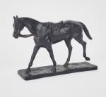 Gaston d'ILLIERS.
"Cheval de course".
Sujet en bronze.
Signé.
Dim.. 8,5 x 13 cm