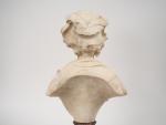 Ecole francaise 1900 
"jeune fille en buste au fichu"
Sculpture en...
