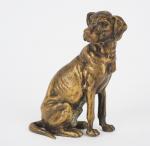 Sujet en bronze "chien de chasse assis".
H. 11 cm