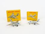 Lot de 2 avions Dinky Toys : 
- 60 B...
