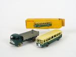 Lot de 2 miniatures Dinky Toys : 
- Autobus parisien...