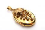 Pendentif porte-photo Napoléon III en or, orné de perles. Poids...