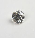 Bague solitaire ornée d'un diamant taille ancienne de 3,75 carats...