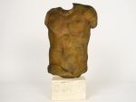I. MITORAJ "Buste de Persée"
Sculpture en bronze patiné, socle en...