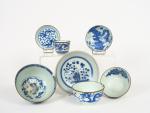 Lot de porcelaines de Hué du Vietnam bleu blanc comprenant...