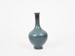 Vase XIXème en céramique bleu moucheté  de Chine
H. 18...