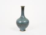 Vase XIXème en céramique bleu moucheté  de Chine
H. 18...