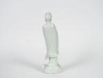 Statuette en émail blanc de Chine représentant une divinité féminine...