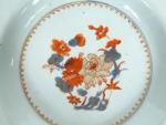 Paire d'assiettes en porcelaine de Commande décor Imari chinois de...