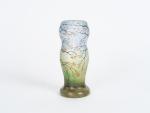 LEGRAS. 
Vase en verre, à décor émaillé d'arbres en automne....