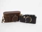 LEITZ. Leica III, finition noire numéro 111073. Objectif Elmar 3,5/50...
