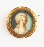 Broche ornée d'une miniature sur ivoire 'Jeune femme', monture en...