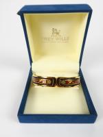 Fery WILLE. Bracelet jonc en métal doré à décor égyptine.