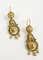 Paire de pendants d'oreilles Napoléon III en or. Poids :...