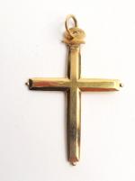 Pendentif en forme de croix en or. Poids : 2,8...