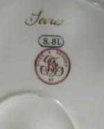 Coupe XIXème en porcelaine de Sèvres, à décor d'une scène...