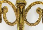 Paire d'appliques de style Louis XVI en bronze doré, à...
