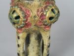 IMPERIAL AMPHORA. 
Vase en céramique autrichienne, à décor ajouré de...