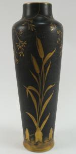 PINON HEUZE à Limoges. 
Grand vase en céramique laqué noir,...