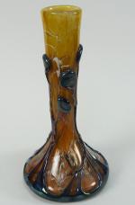 Michèle LUZORO. 
Vase "oignon abricot" en verre soufflé, à décor...